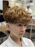 渋谷スペインカール外国人風パーマメンズカット刈り上げフェード