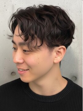 トゥルートラスト オムオム 甲府和戸(True Trust HOMME HOMME) メンズ ツーブロック フェザーパーマ アップバング