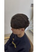 センターパート刈り上げツーブロックフェザーパーマ