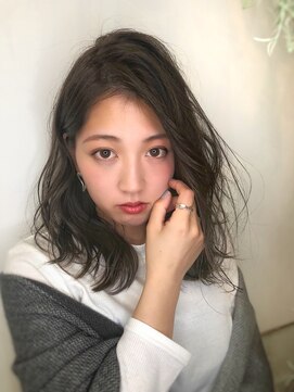 ロアナ 六本木(LOANA ROPPONGI) LOANA:オリーブグレージュ、ミディアムレイヤー 六本木