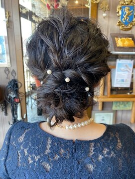 オーバーキャプテンネイキッド(OVER CAPTAIN NAKED) 【結婚式参列向け】　王道シニヨンアレンジ