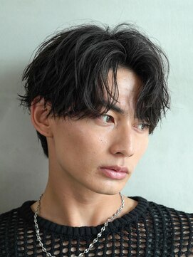 バイフィフス 天神大名(by fifth) 天神フェザーパーマセンターパートツイストスパイラルパーマ30代