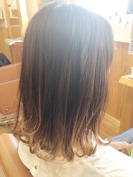 ララテラス(LaLa Terrace) ～LaLa Terrace流～グラデーションカラー×切りっぱなしロブ