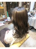 オリーブグレージュ