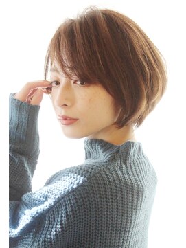 レウナ 外苑前(Reuna) 暗めカラーでも大人可愛く決まる ひし形ショートボブ