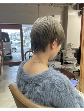 ディードットログ 大和西大寺店(D.Log) ダブルカラー/シースルーバング/ハンサムショート/金髪ボブ