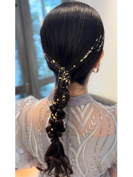 マルカ(MARUCA) 編みおろしアレンジ　タイトアレンジ　金箔アレンジ