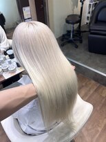 アン(Hair make un)&nbsp;【ホワイトブロンド】