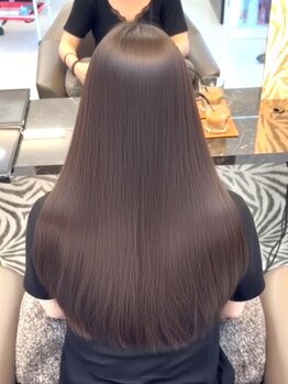 《髪質改善縮毛矯正》クセ毛やうねりの改善で、ふわっと自然な仕上がりが実現☆平日限定特典もご用意◎