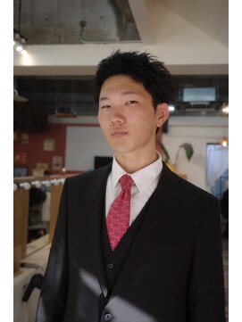 エディ(Edy) スパイキーショート刈り上げジェットモヒカン眉毛カット岡山