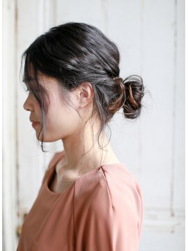 ホワイトルーム(White Room) おくれ毛たっぷり♪ナチュラルお団子ヘア♪