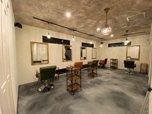 アトリエ ヘア(atelier hair)の雰囲気（アンティーク調の可愛い店内）