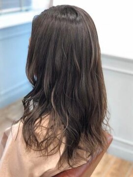 ミーティア バイ クアトロ(Meteor By QUATRO) 外国人風ハイライトカラー