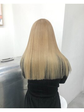 ケプカ(KEPKA) グラデーション ブロンド ブリーチ ハイトーン ぱっつんロング