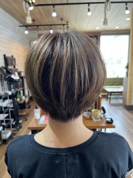 レック(REK) ショートボブ　ハイライト