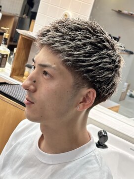 ゼロスバーバー(0's BARBER SHOP) メンズカラー/ミルクティー/グレー/スパイキーショート/フェード