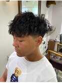 ダウンバングテーパーフェード ツイストスパイラルパーマ