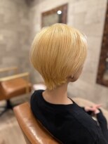 ヘアサロン アプリ(hair salon APPLI) 抜きっぱなしブロンド×個性派コンパクトショート◎