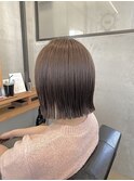 外ハネ切りっぱなしボブ