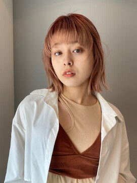 ユイル(Uil) ピンクベージュ 斜めバング ワンカール  外ハネ