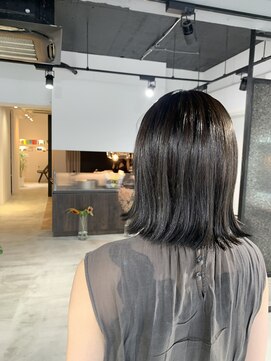 アリーズ シブヤ(ALLYS shibuya) ナチュラル外はねミディアムボブ