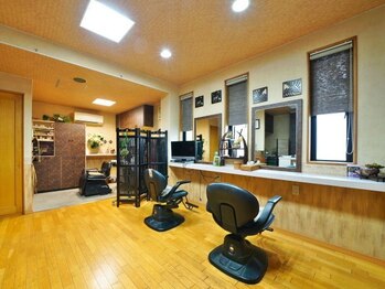 オリーブの店の写真/木の温もりを感じるバリ風店内*入り口はこだわりのインテリア♪非日常を感じられる《大人の癒し空間》