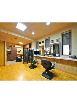 木の温もりを感じるバリ風店内*入り口はこだわりのインテリア♪非日常を感じられる《大人の癒し空間》