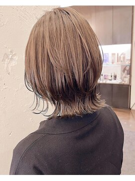 ティーシェル(TIECHEL) 小顔イメチェン、ブルーグレージュカラーくびれレイヤーボブ