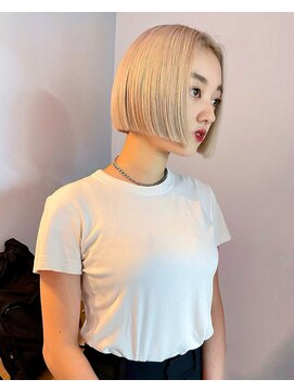 チーカ(chica) 韓国ホワイトブロンド×切りっぱなしボブ