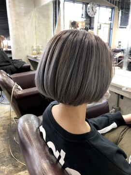 リルア 博多(LIRUA) ダークルーツのシルバーグラデ