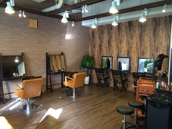 ビレッジエフ(villagef)の写真/【武庫之荘】似合わせにこだわった丁寧なカット施術が高評価◎マンツーマンのプライベートサロン◇