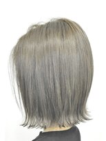 ヘルム(Helm)&nbsp;シルバーグレージュ[名駅/透明感カラー/Wカラー/ハイライト]