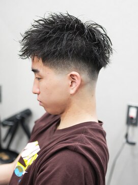 スラッシュ(SLASH) 短髪/スキンフェード/ツイストスパイラル/メンズパーマ/姫路