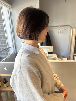 ヌン(nun)の写真/低刺激、低ダメージの薬剤を使い、退色後の色味まで計算されたデザインカラーでワンランク上の仕上がりを◎