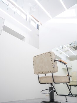 全席半個室の為、他のお客様の目線を気にせずリラックスできる空間が◎居心地の良いサロンタイムをぜひ♪