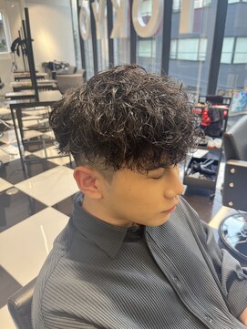 オーシャントーキョー(OCEAN TOKYO) 刈り上げ前下がり波巻マッシュツーブロック