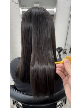 プレイ(PLAY) 透明感のある艶ストレート