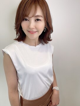レア(LEA) 30代40代50代からの大人なやりすぎない外ハネロブ
