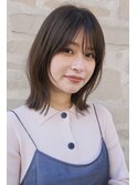 黒髪小顔オリーブグレーココアベージュミディアムヘア前髪カット