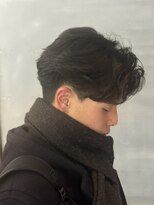 バース バイ ハピネス(BIRTH by happiness)&nbsp;韓国へアカルマパーマワックスなしセンターパート黒髪ウルフ