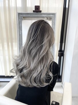 ロイオブジゼル(roi of GiseL) リアル外国風バレイヤージュ【博多天神】@halu_the_world