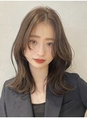 顔周りレイヤーカットくびれヘアミルクティーベージュカラー