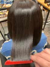 『酸熱トリートメント』弱酸性の薬剤と熱でうねり改善でツヤ感UP★内部結合で健康的な扱いやすい髪へ