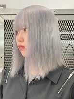 ウィコ 新宿(WICO)&nbsp;ホワイトシルバー[新宿駅/こなれミディ/ウェーブパーマ]