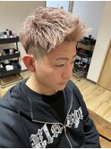 ホワイトベージュカラー　フェード　アップバング