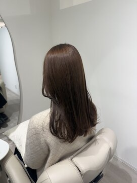 アンキャトル(un quatre) 赤み消しオリーブベージュ×レイヤースタイル