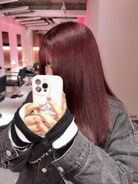 ダズリングディア(Dazzling Deer) 赤／ハイトーン／ロング／暗めからー／ストレート