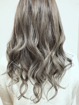 ママーム 豊田(mamarm) ハイ透明感♪外国人風フェードグレージュ