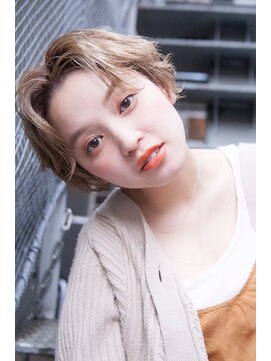 アメリ 新宿(Ameri) Ameri  ブロンドベージュ【新宿】