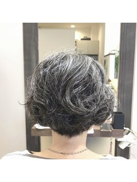 アリュール(Allure) グレイヘアもキレイにハリ・コシ・ツヤ髪へ